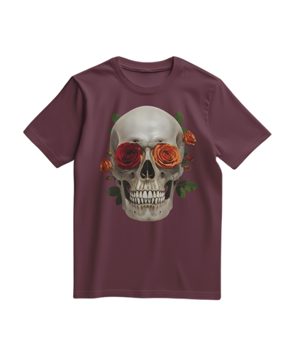 Camalestore camiseta com estampa de caveira e rosa, estilo casual, em tecido de cor vinho, detalhes gráficos no visual frontal.