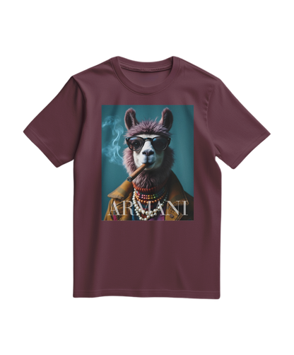 T-shirt Dapper Llama da Camalestore em vinho, com estampa de lêmure elegante, tecido confortável e estilo casual.