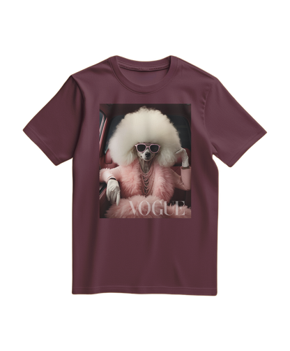 Camalestore T-shirt Poodle Glam vinho com estampa de poodle estilizado, manga curta e gola arredondada.