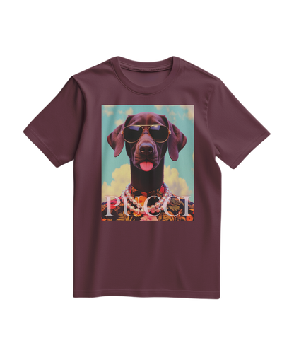 T-shirt Tropical Pooch da Camalestore com padrão colorido de cães e folhagem, manga curta e decote redondo.