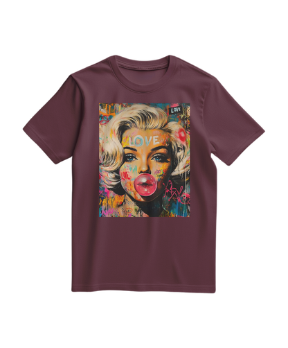 Camiseta Marilyn Pop Rebel da Camalestore, com estampa colorida de Marilyn Monroe e design casual.