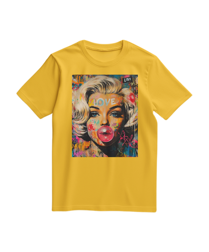 Camiseta Marilyn Pop Rebel amarela, de algodão, com estampa de arte pop, da marca Camalestore, em vista frontal.