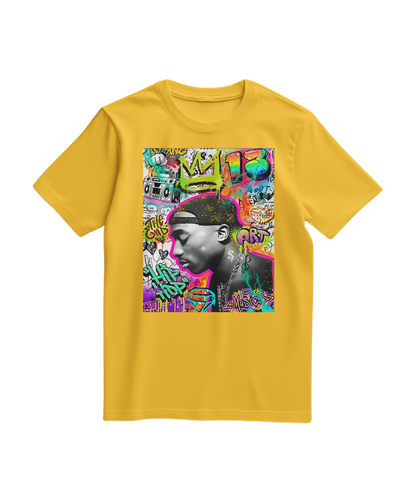 Camiseta amarela Camalestore com estampa de graffiti de coroa, modelo casual de manga curta e gola redonda.