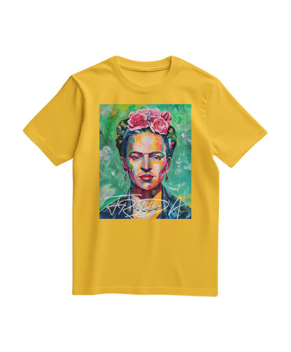 Camiseta Kahlo Chromatic amarela da Camalestore, com estampa artística e design confortável, vista de frente.