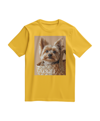 Camiseta amarela Yorkie Muse da Camalestore, camiseta de algodão com estampa de cachorro Yorkie, vista frontal sobre fundo branco.