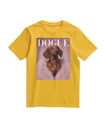 Camiseta amarela Dachshund Muse da Camalestore, com estampa de cachorro Dálmata, vista frontal sobre fundo branco.