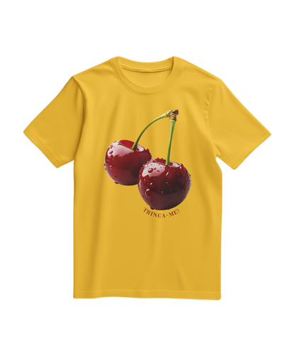 Camiseta amarela Camalestore Cherry Bite Me com estampa de cereja mordida, vista frontal, tecido confortável.