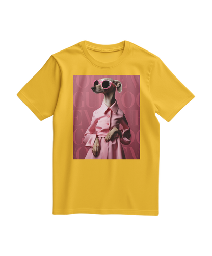 Camalestore T-shirt Skinny Pinky amarela, confortável com design ajustado, exibida em fundo branco.