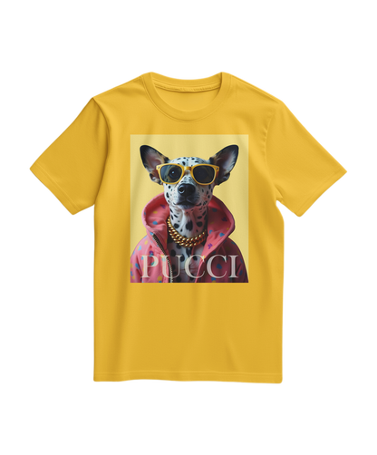 T-shirt amarela da Camalestore com estampa de dálmatas, tecido confortável e design casual para o dia a dia.