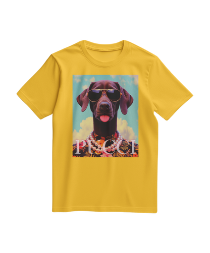 T-shirt tropical Pooch amarelo da Camalestore com estampa de cão e motivos tropicais, tecido confortável e casual.