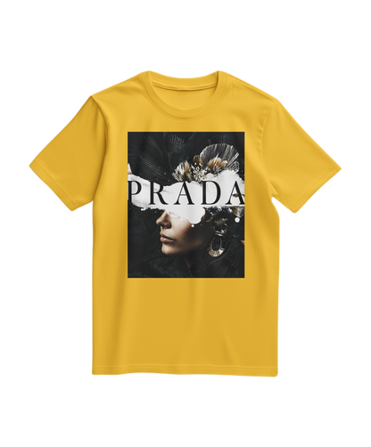 Camalestore T-shirt Shadow Muse amarela, com estampa moderna, vista de frente, tecido confortável e design casual.