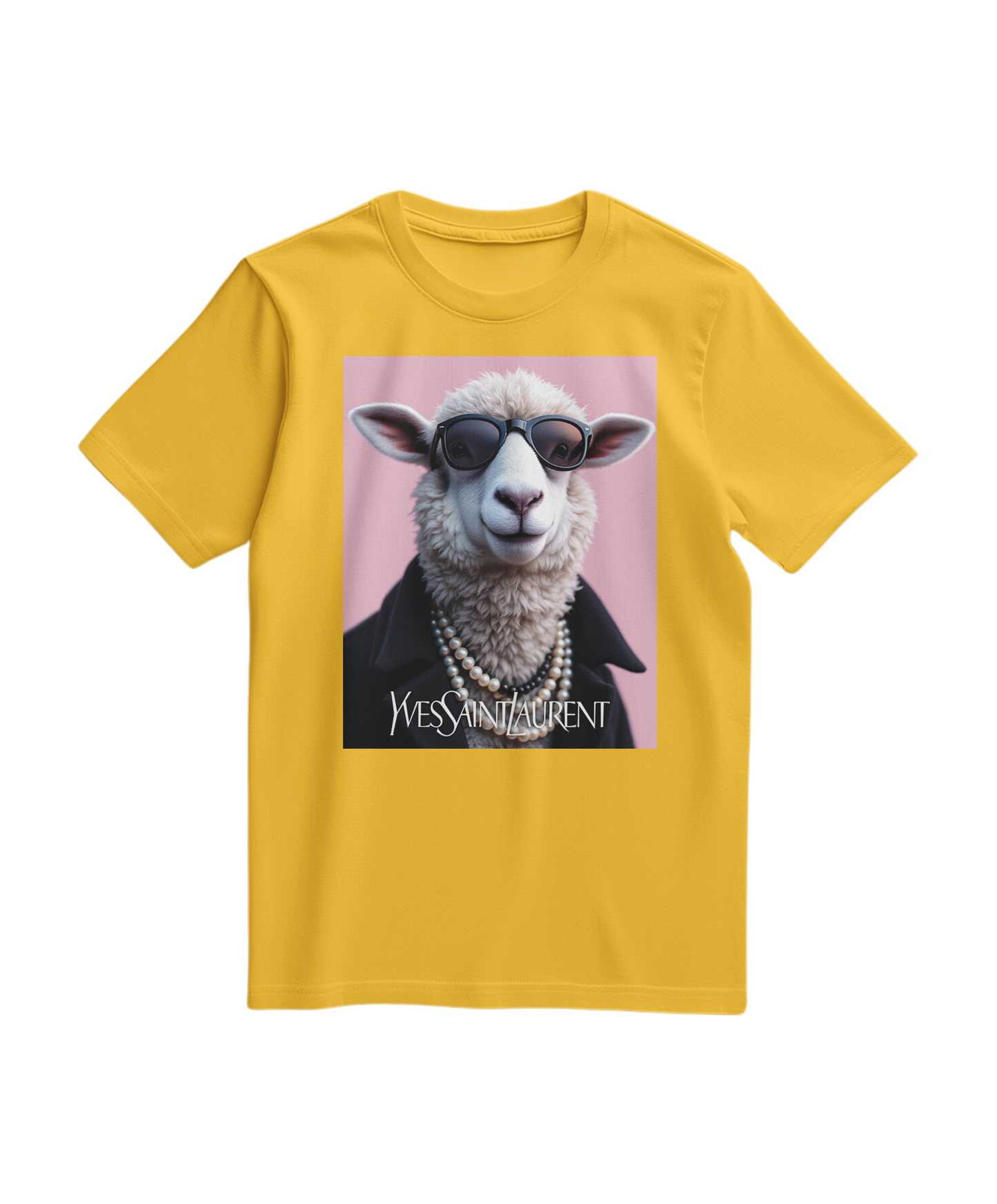 Camiseta amarela da Camalestore com ícone de ovelha de pérola e design simples, vista frontal.