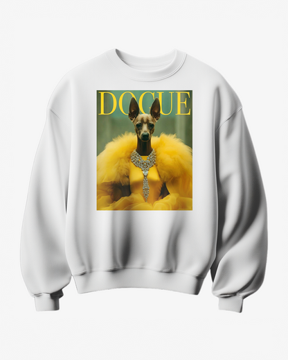 Sweatshirt amarelo Dogue Edition da Camalestore, confortável e confortável para cães, com detalhes do design na frente.