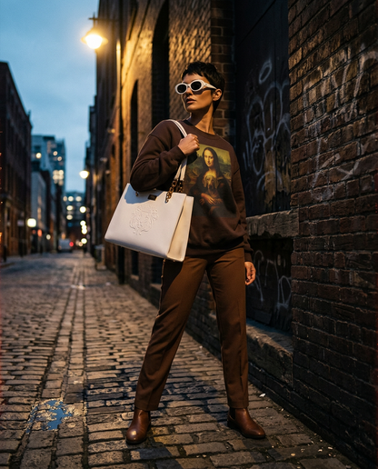 Sweatshirt Wei Mona da Camalestore, modelo urbano de moda de rua, com design moderno e detalhes elegantes.