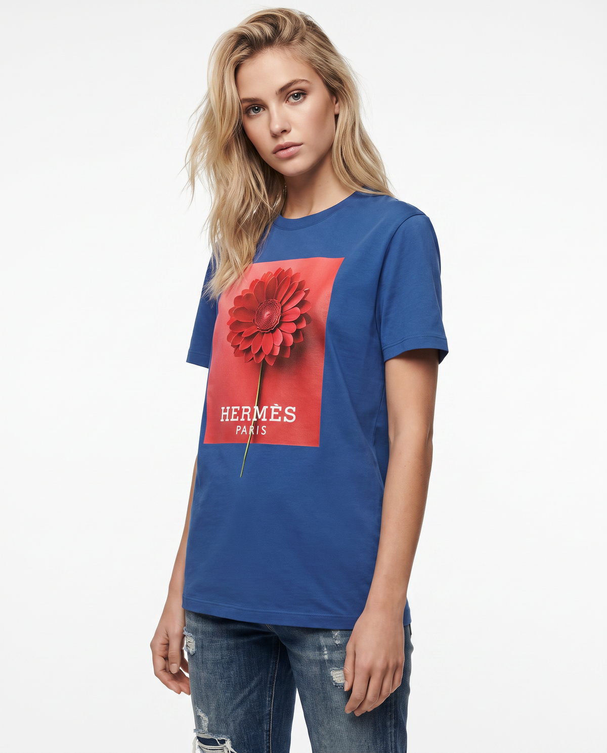 Camiseta vermelha Bloom Paris da Camalestore, mostrada na campanha, com design floral vibrante e tecido confortável.