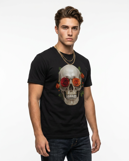 Camalestore T-shirt Skull Rose com estampa de caveira e rosa em tecido confortável, modelo casual e moderno.