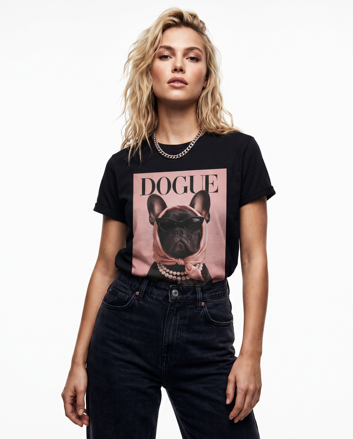 Camiseta The Frenchie Muse da Camalestore, T-shirt com estampa de um Frenchie, vista frontal em fundo neutro