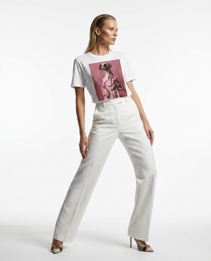 Camiseta skinny Pinky da Camalestore, modelo de camiseta de alta moda em tom rosa, com design elegante e ajustado.