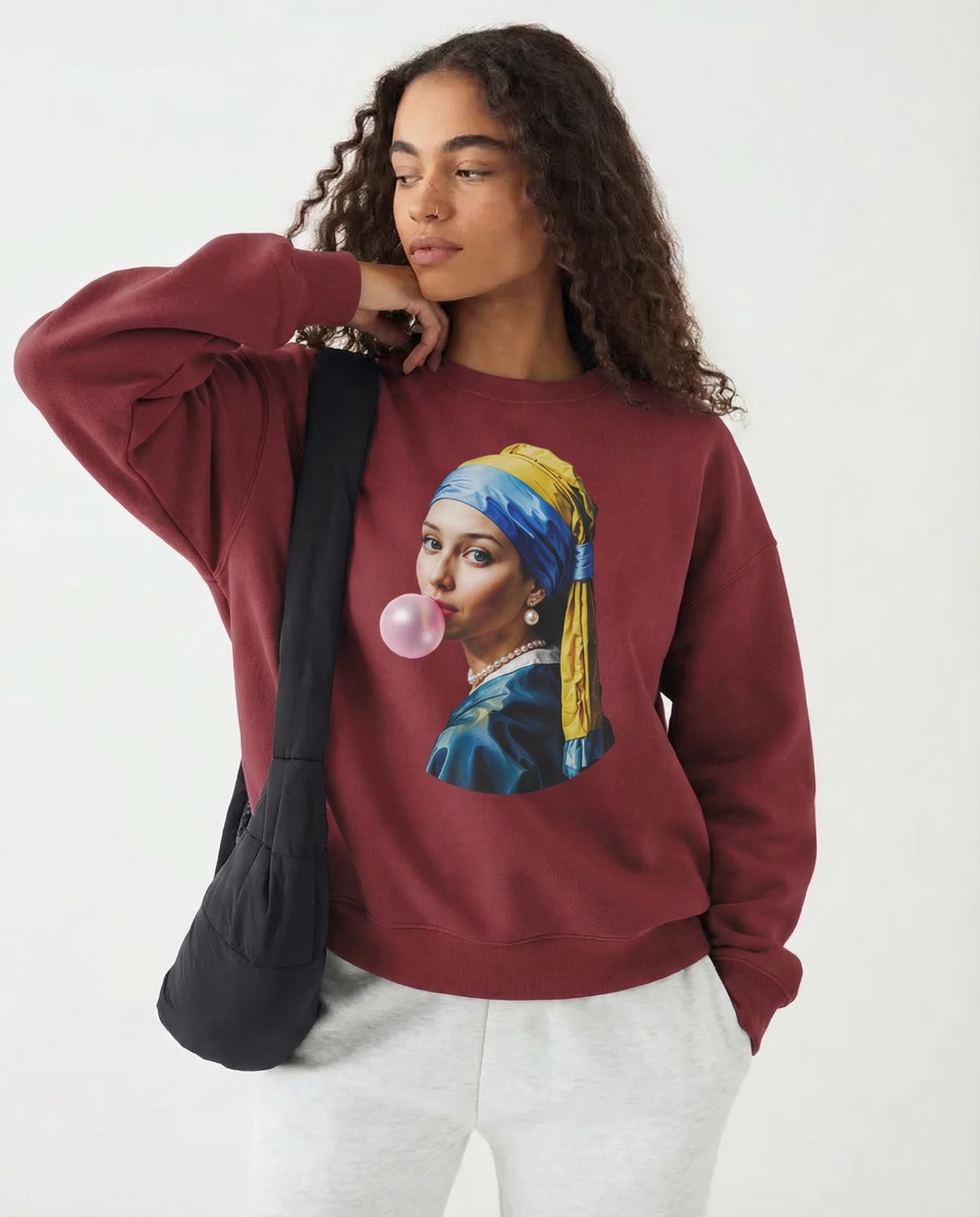 Sweatshirt Pearl Bubblegum da Camalestore, com design confortável e moderno, exibida em modelo com fundo branco.