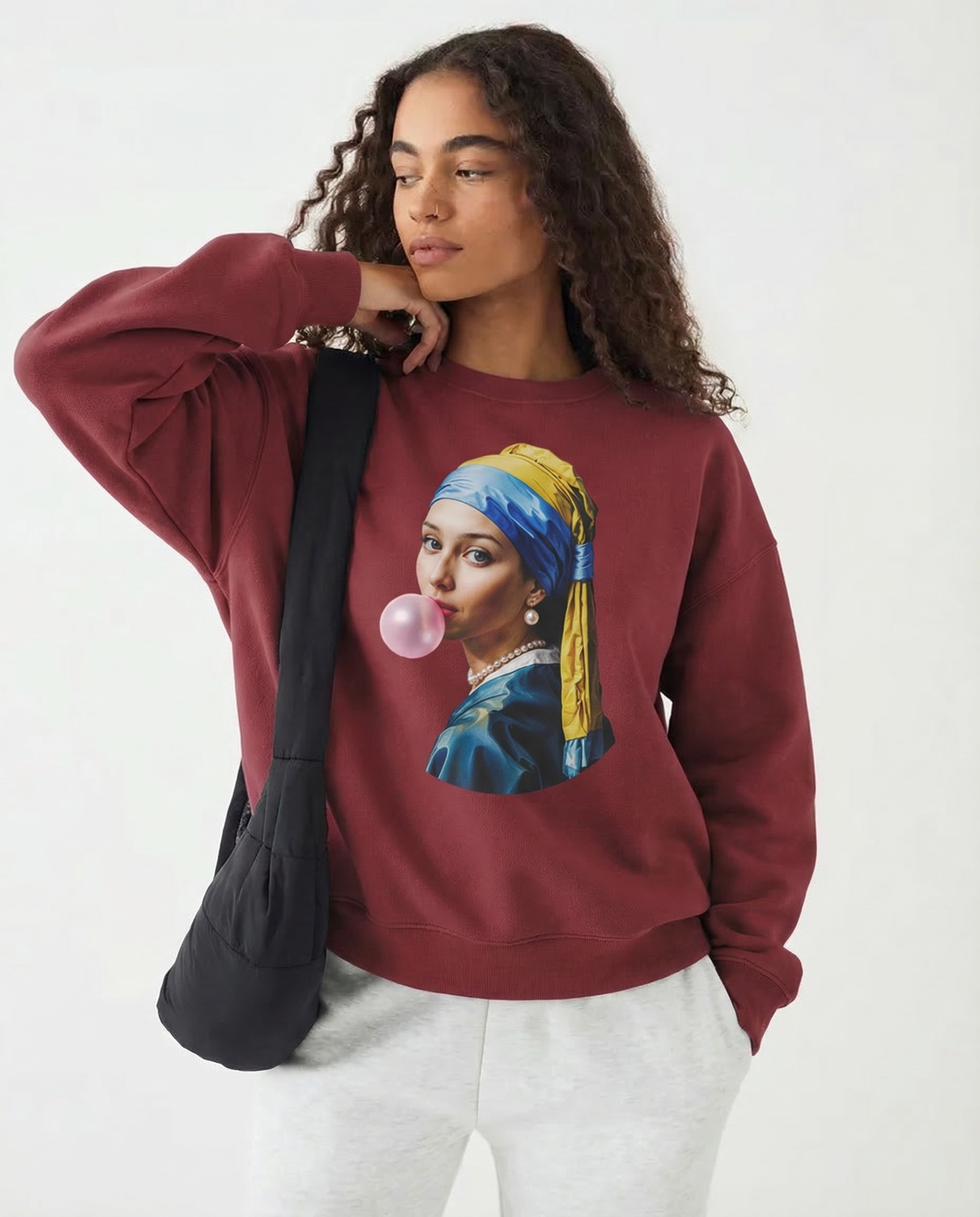 Sweatshirt Pearl Bubblegum da Camalestore, com design confortável e moderno, exibida em modelo com fundo branco.