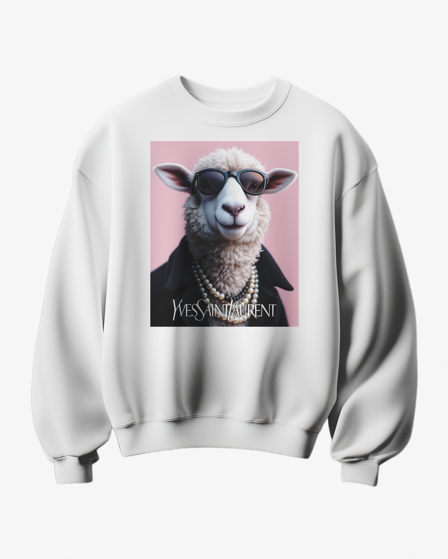 Sweatshirt Saint Sheep da Camalestore com design de ovelha estilizada na frente, em tecido confortável azul claro.