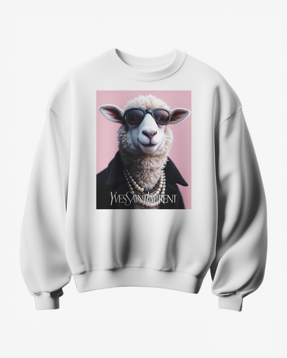 Sweatshirt Saint Sheep da Camalestore com design de ovelha estilizada na frente, em tecido confortável azul claro.