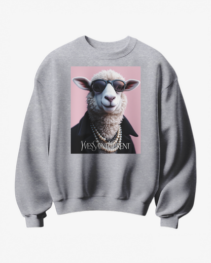 Sweatshirt Saint Sheep da Camalestore, com estampa de ovelha, tecido confortável e design casual para uso diário.